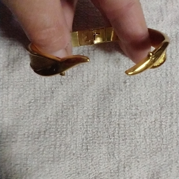 Monet goldtone hinged bracelet - Picture 3 of 4